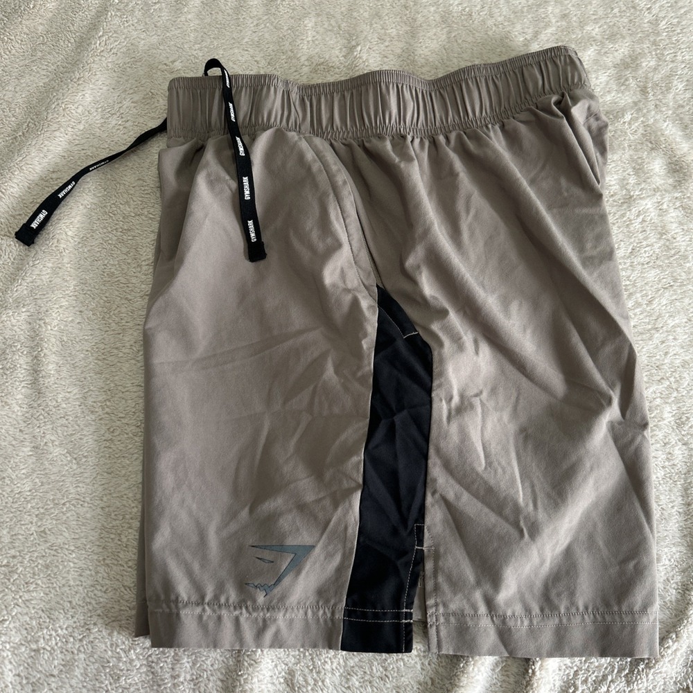 Gymshark Sport 7" Shorts Men's Small khaki Athletic Performance Zip Pocket Run